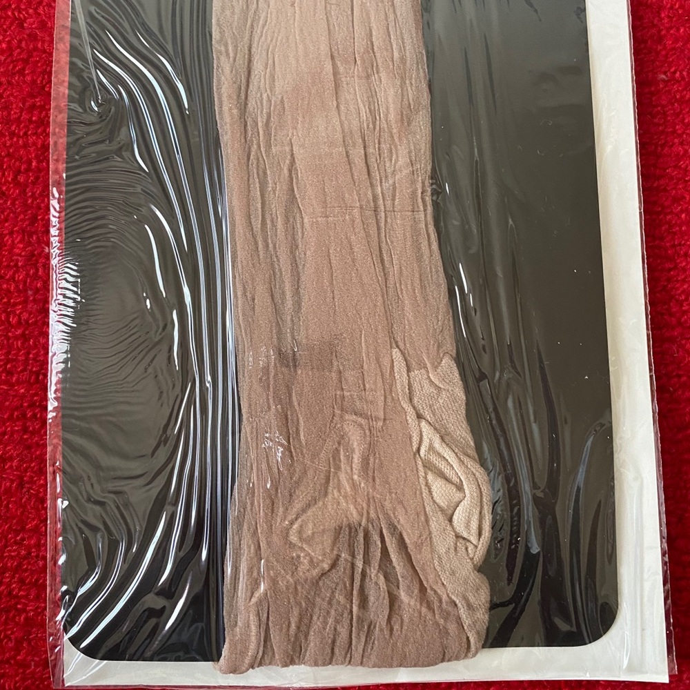 Donna Karan NY Vintage The Nude Tights 🦵🏻 - Picture 3 of 4